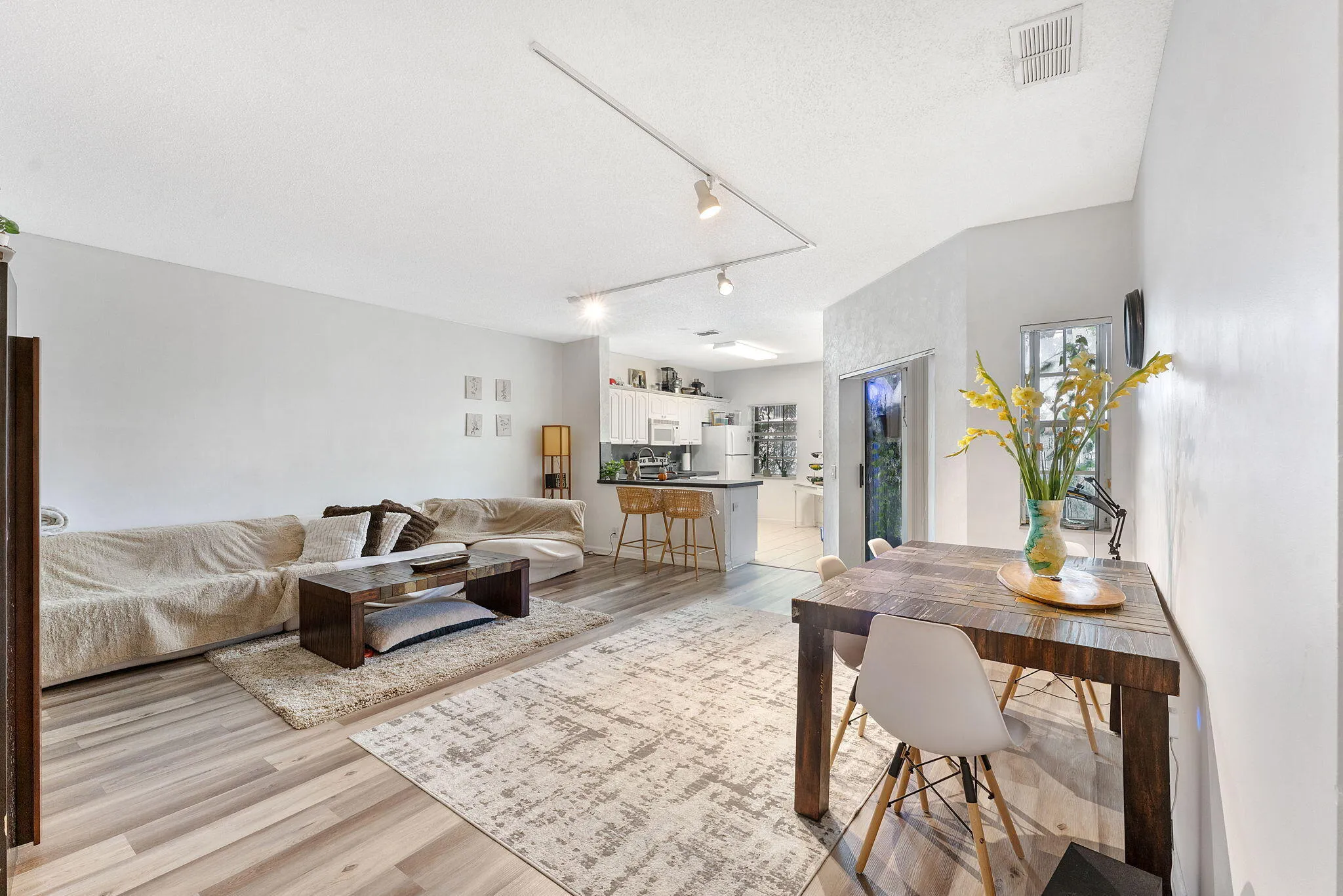 Living/Dining Area