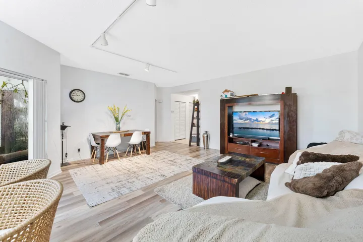 Living/Dining Area