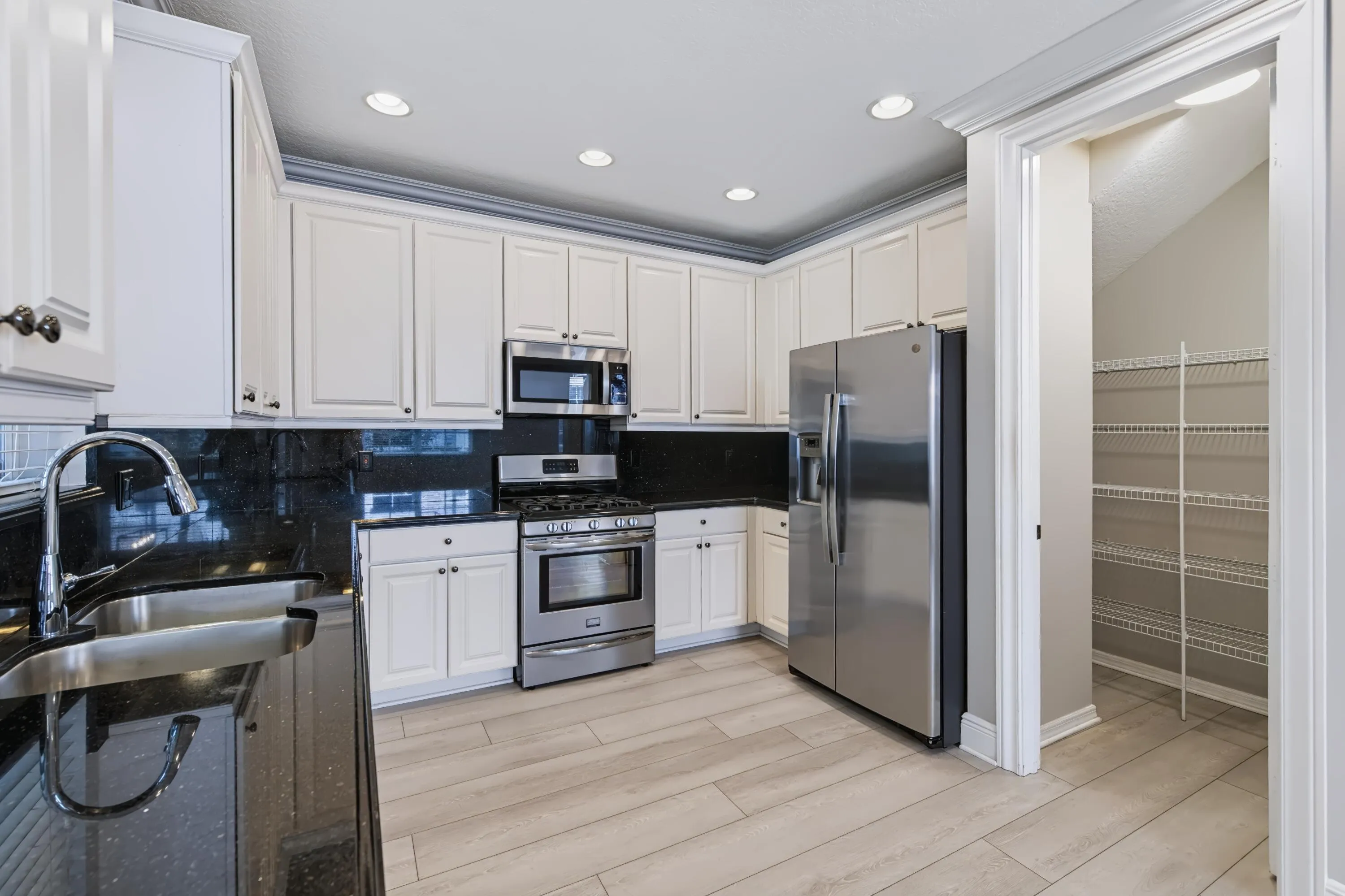 17 Kitchen