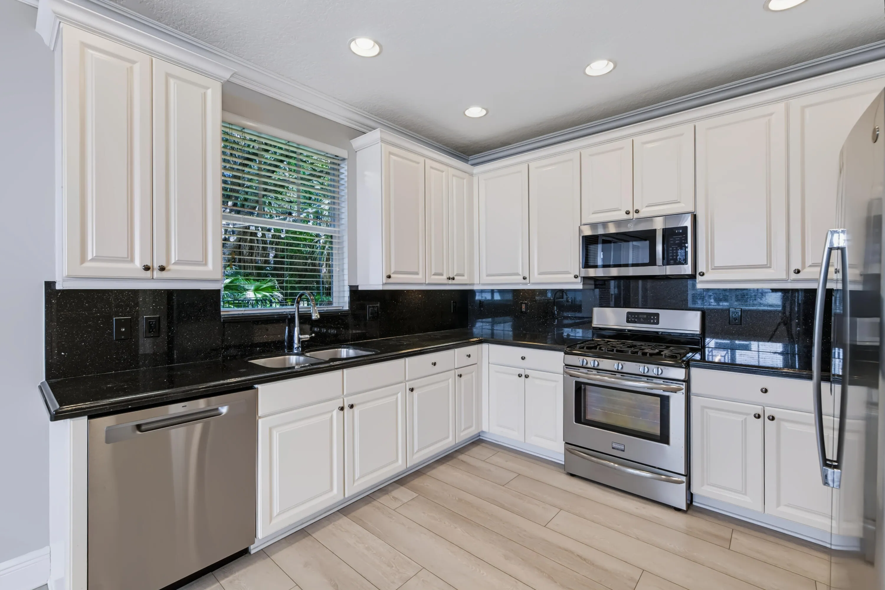 18 Kitchen