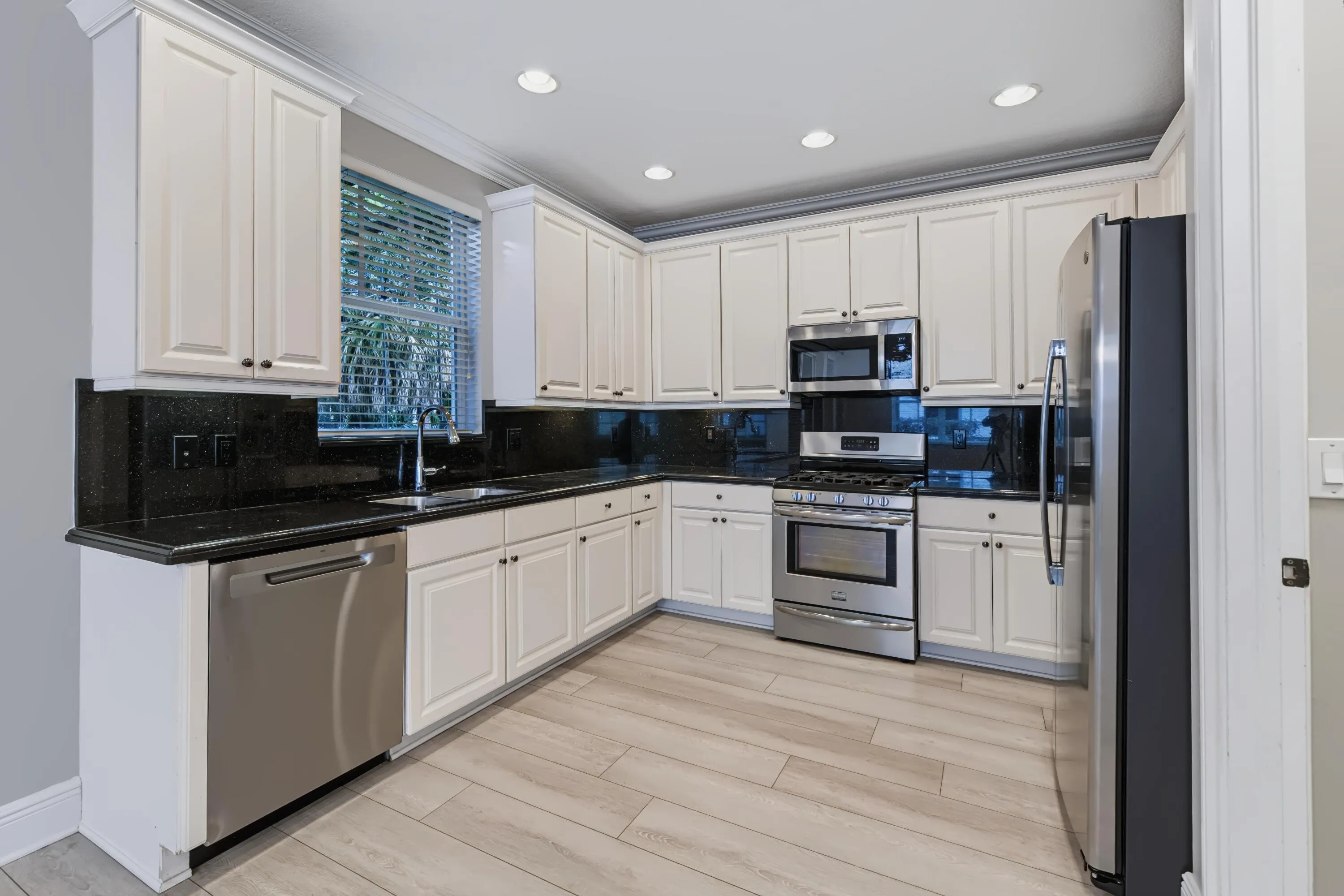 16 Kitchen