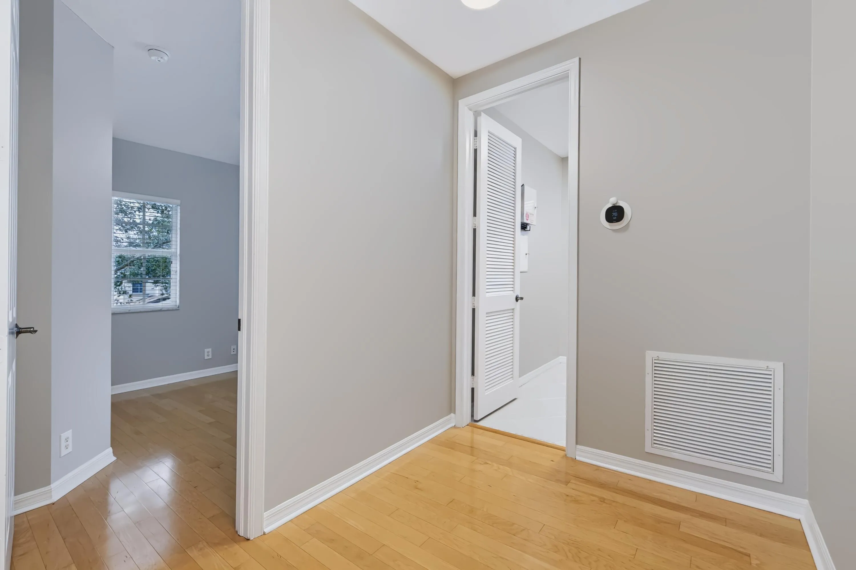 33 Upstairs Hall