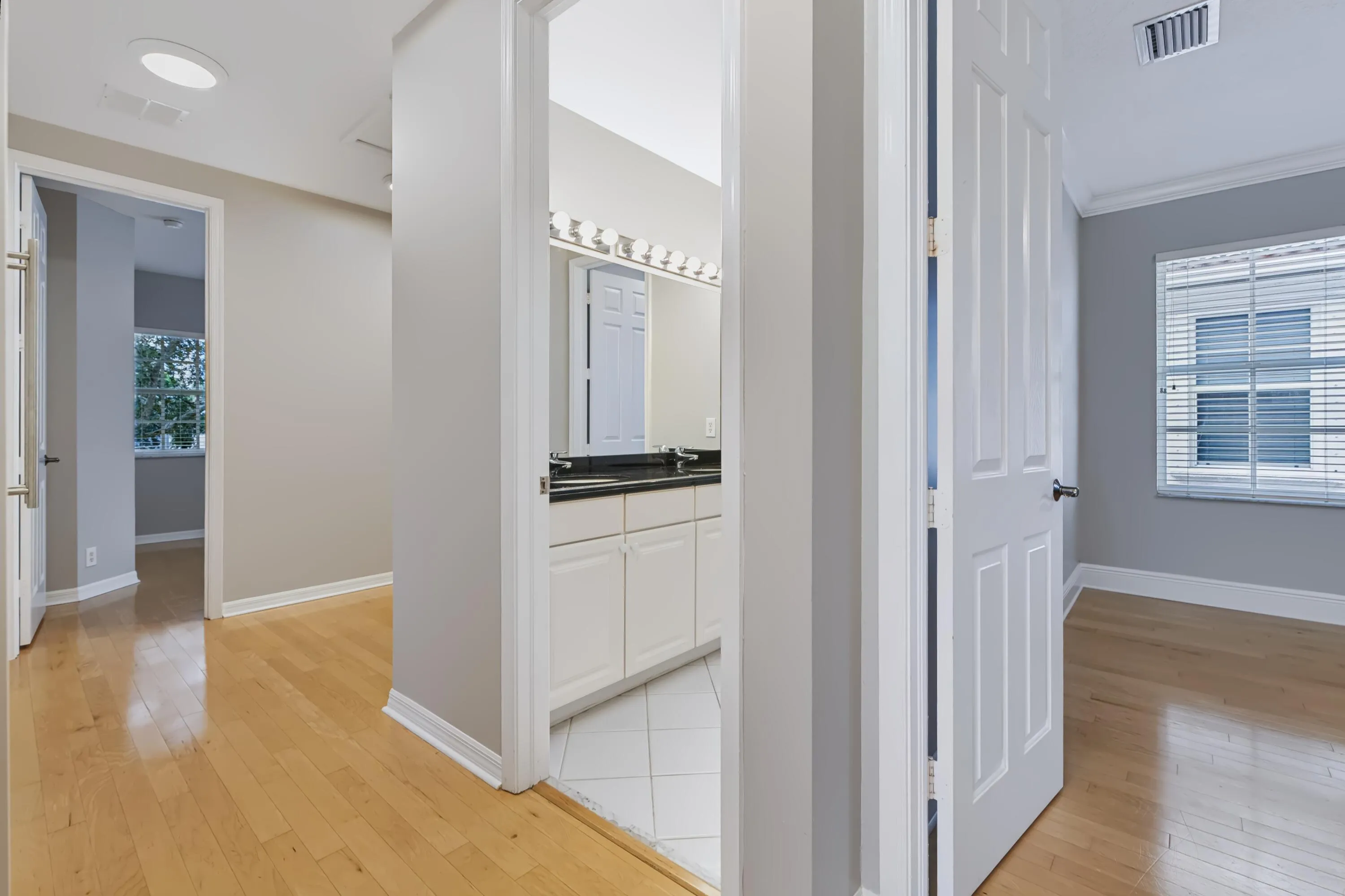 20 Upstairs Hall