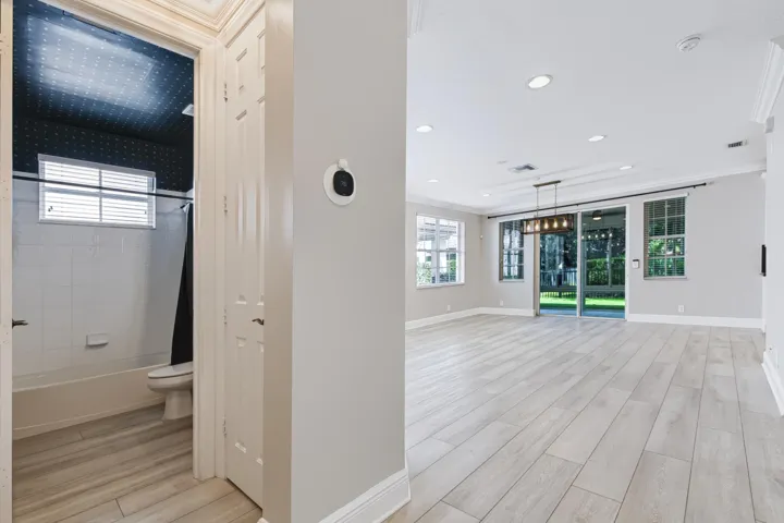 11 Bath and Hall