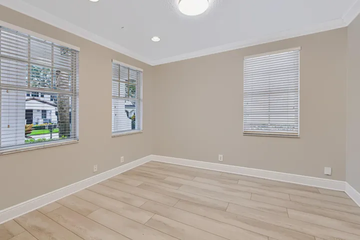 09 Den