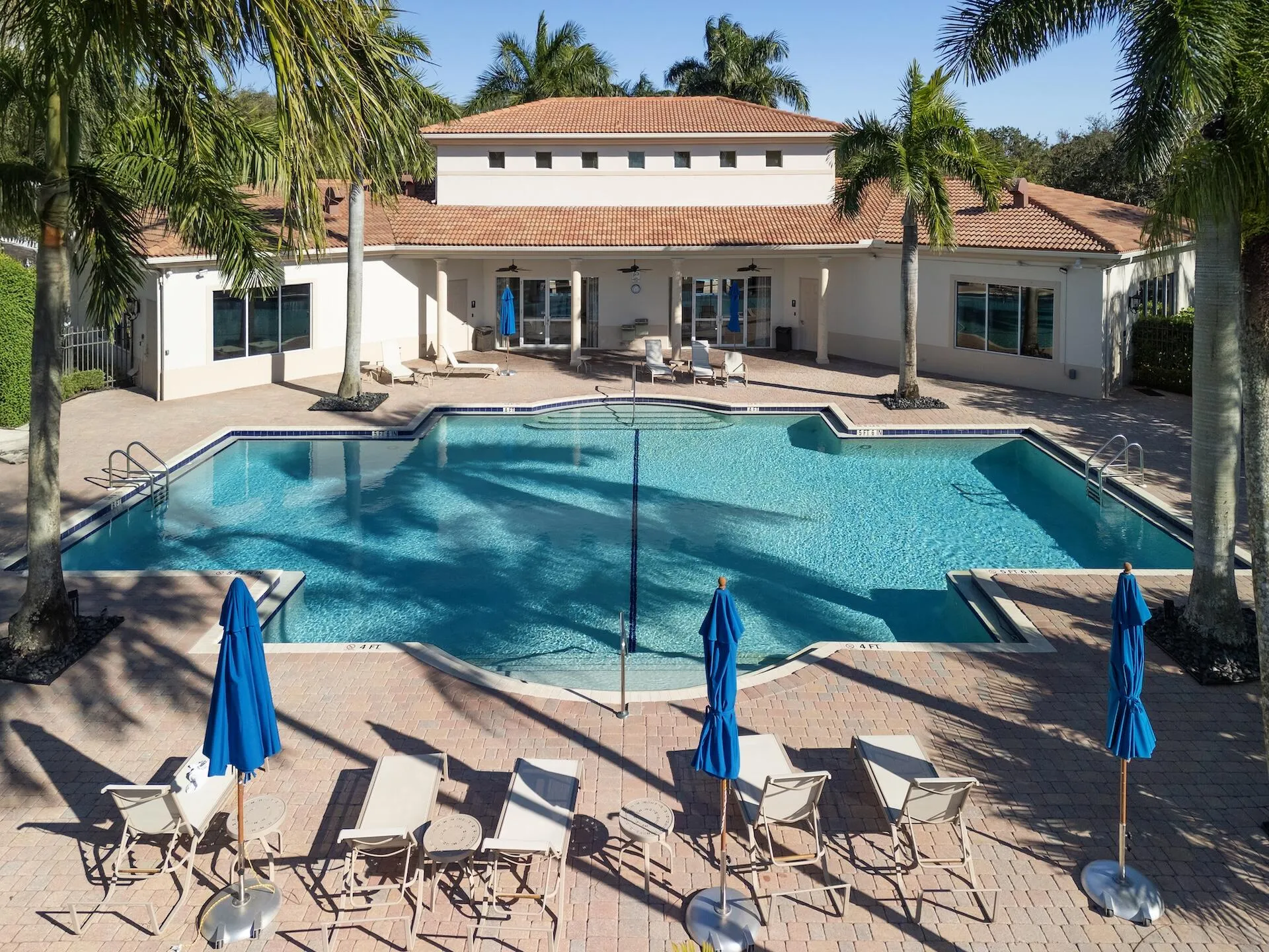 47_Community_Pool_Clubhouse