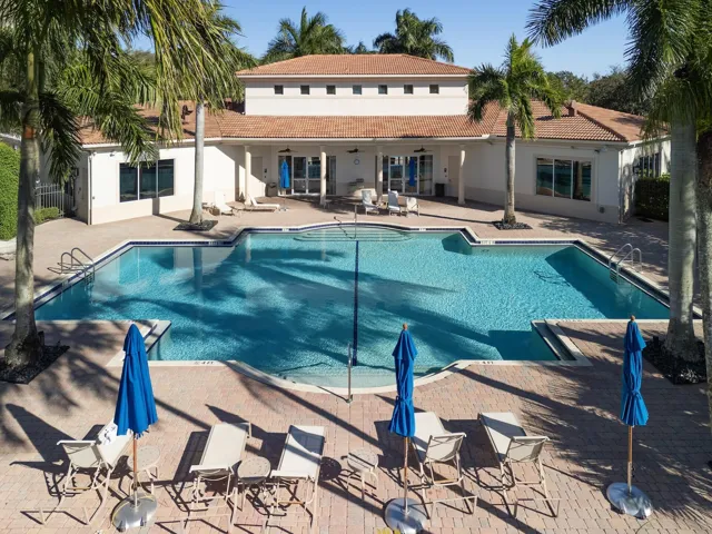 47_Community_Pool_Clubhouse