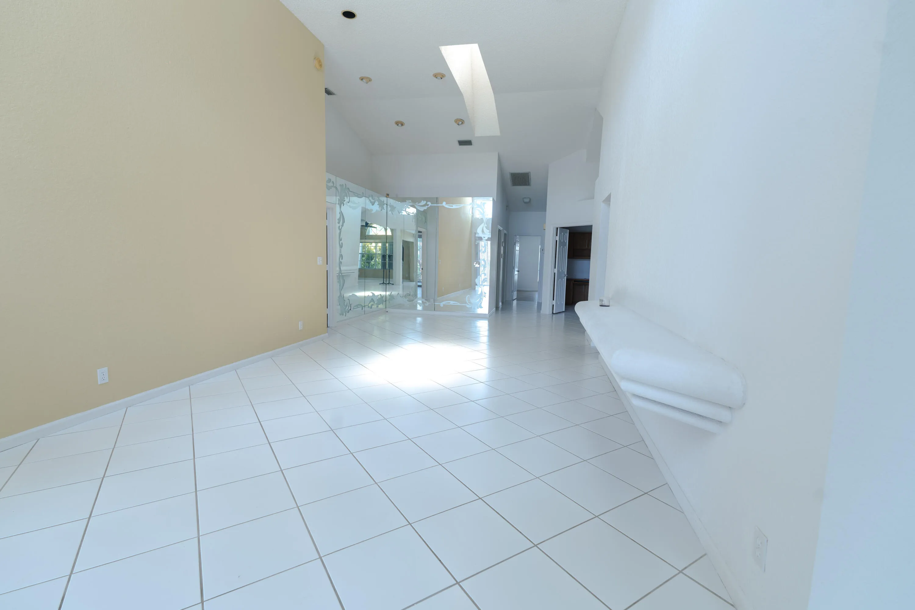 Vaulted ceiling with recessed lighting