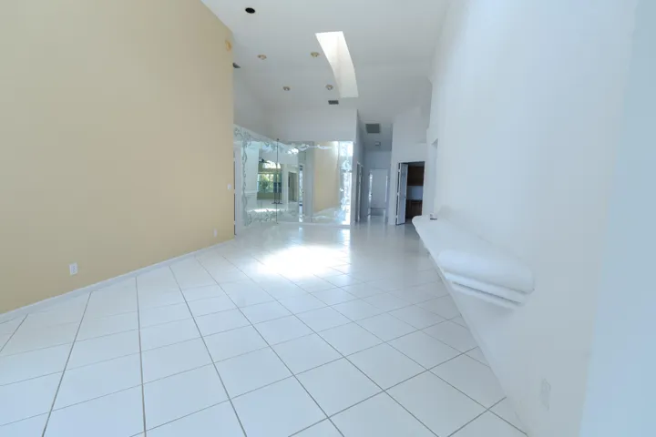 Vaulted ceiling with recessed lighting