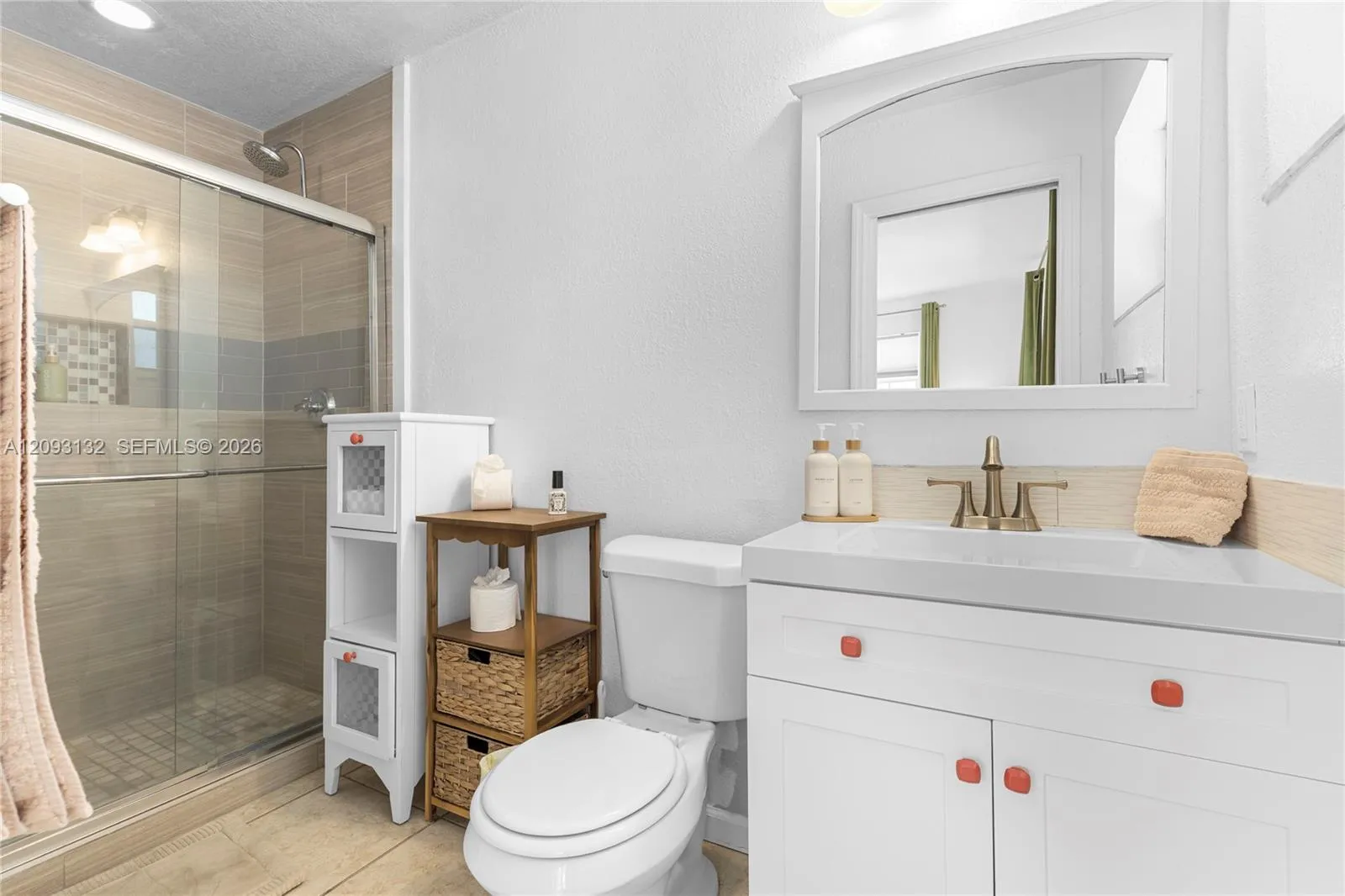 2nd bathroom/ Primary