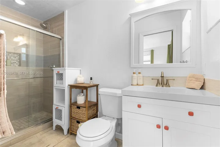 2nd bathroom/ Primary
