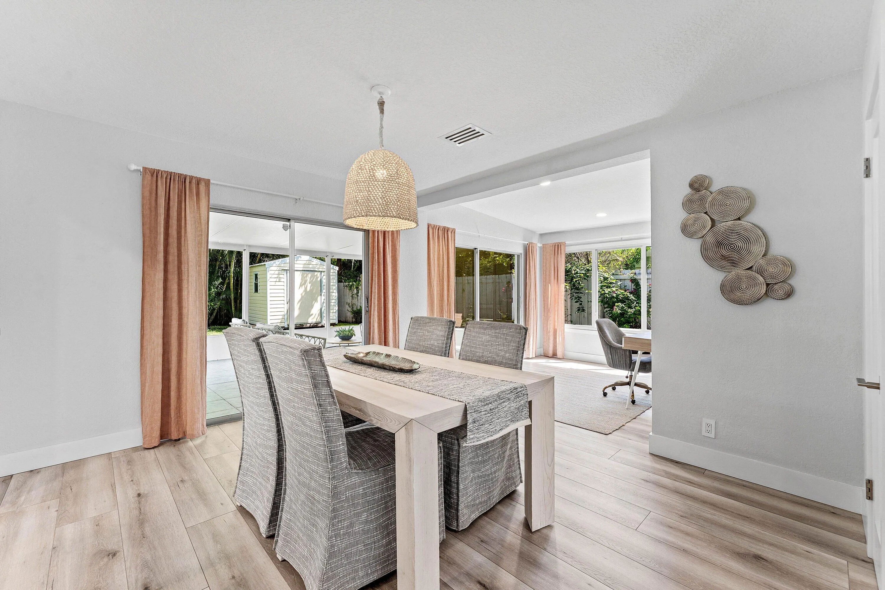 CHARMING DINING AREA