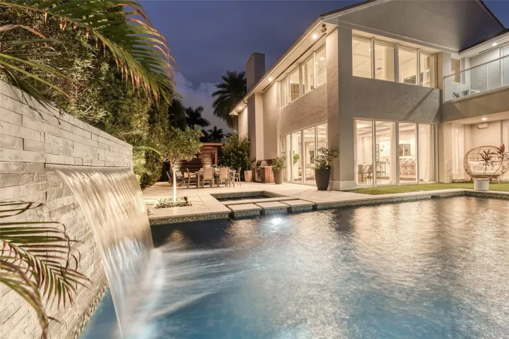 Heated Pool Separate SpaOutdoor Dining, BBQ Kitchen & Fire Pit