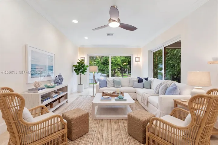 Virtual Staging Family room