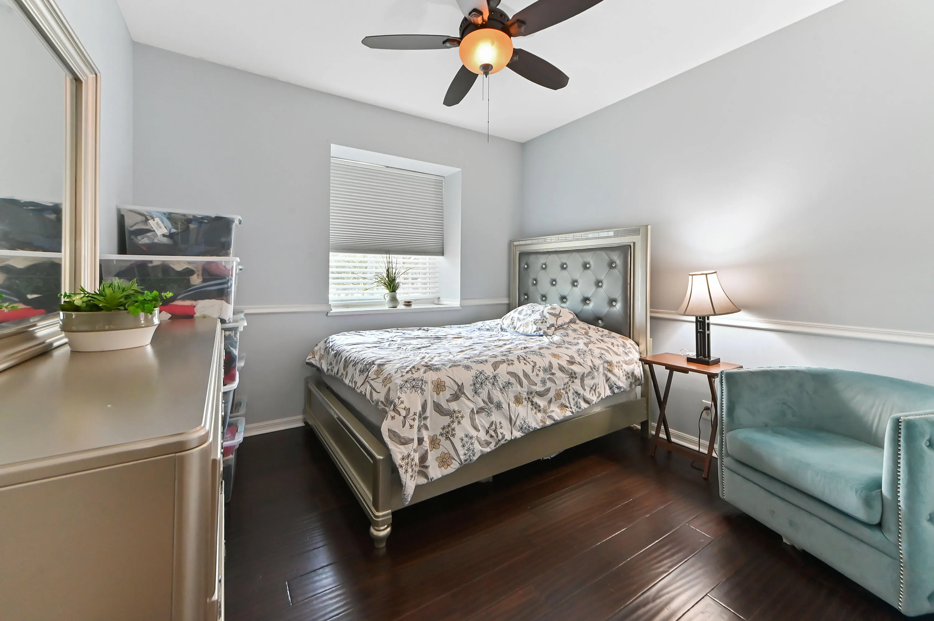 26 bedroom 01