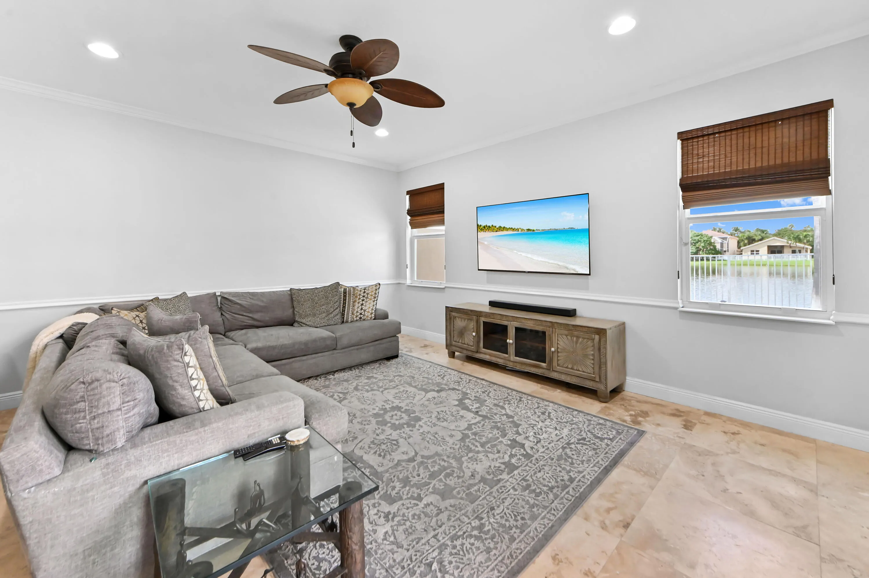 09 living room 01