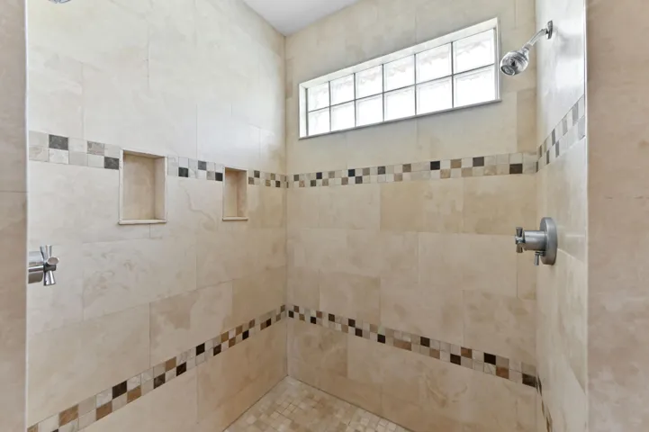 35 bathroom 03