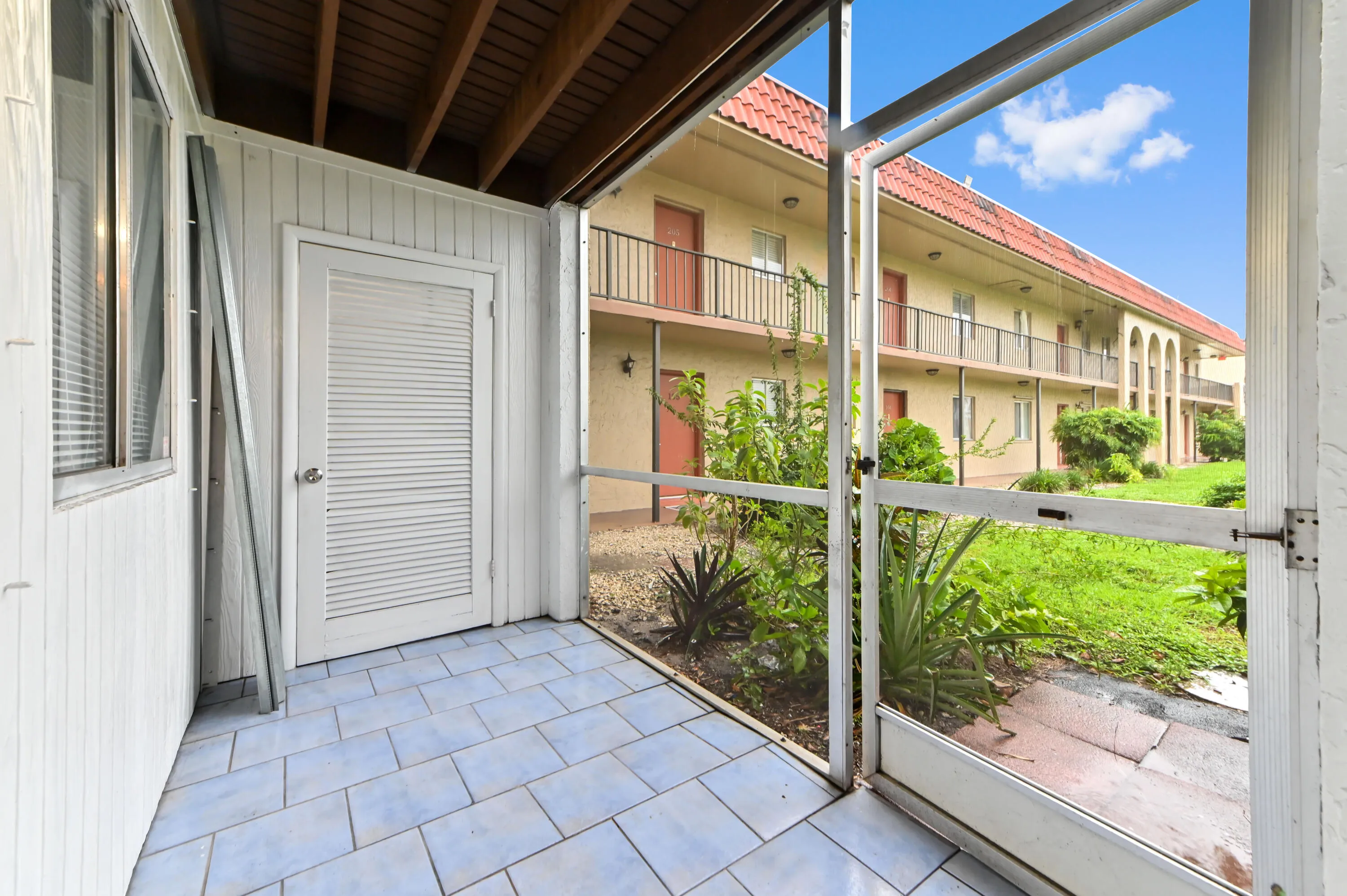 17 patio 01
