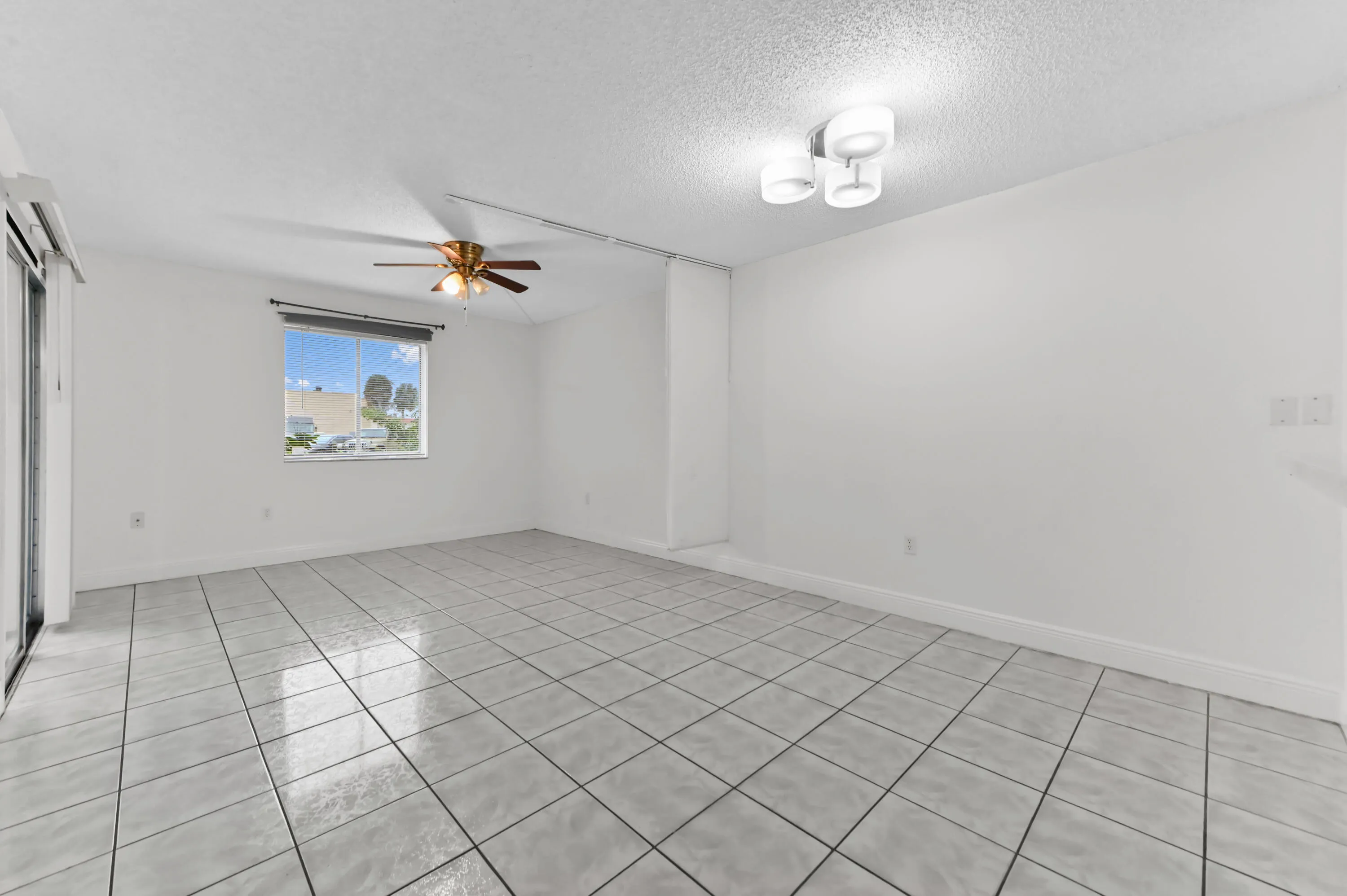 06 dining area 01