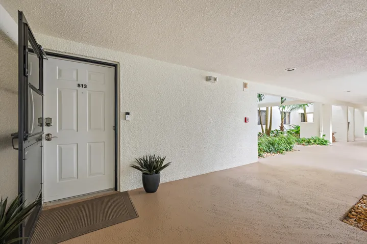 1st Floor Entry