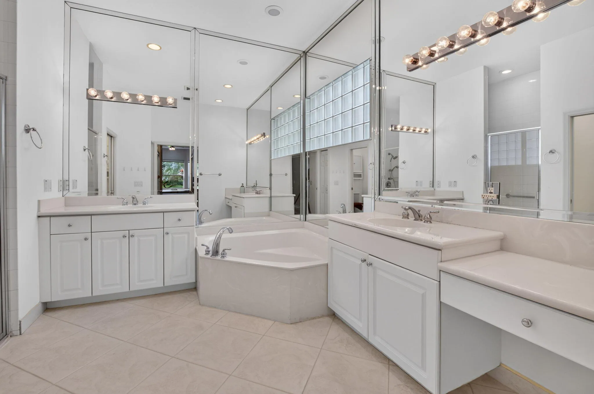 DUAL VANITIES IN PRIMARY BATH