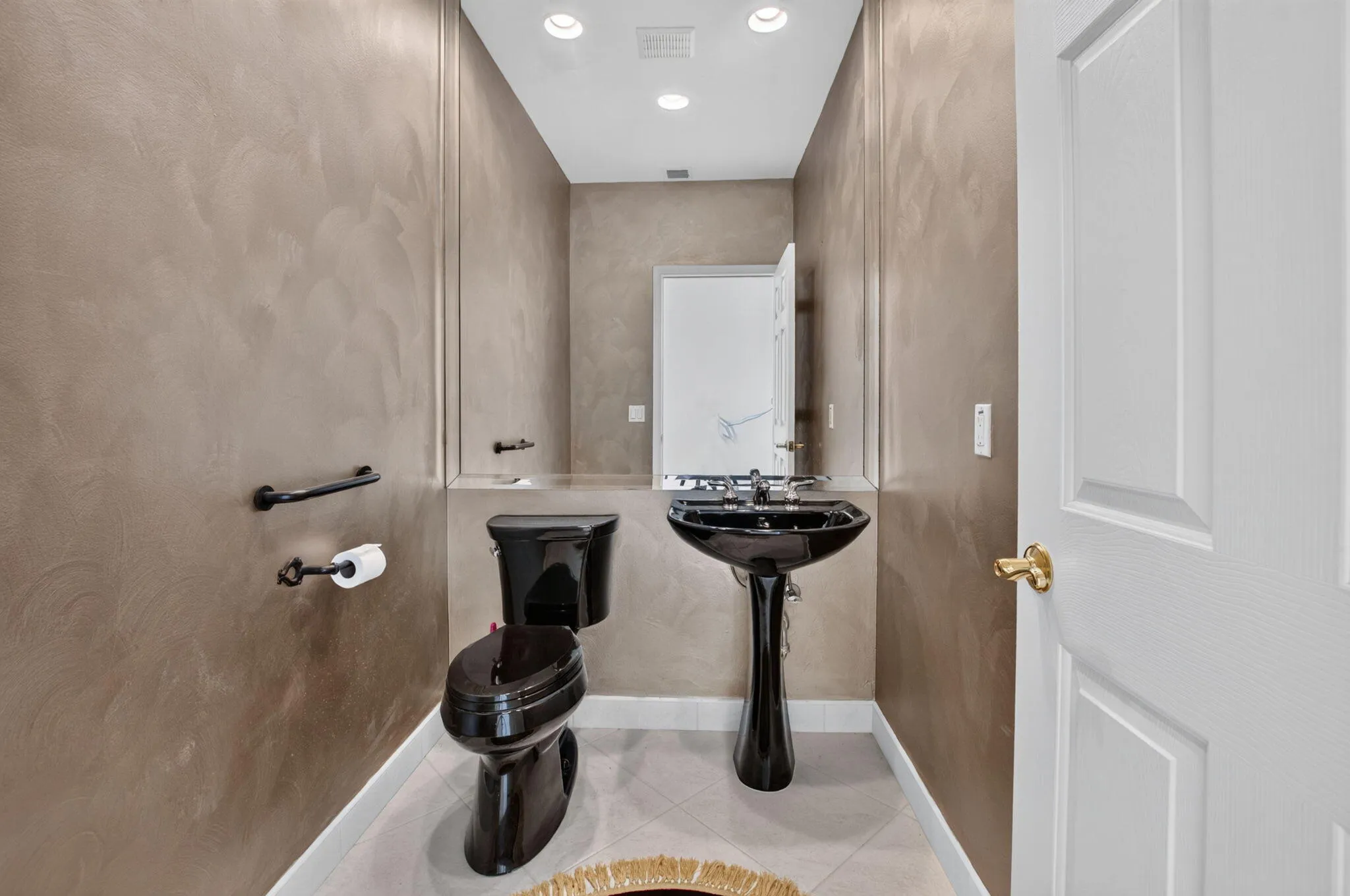 POWDER ROOM