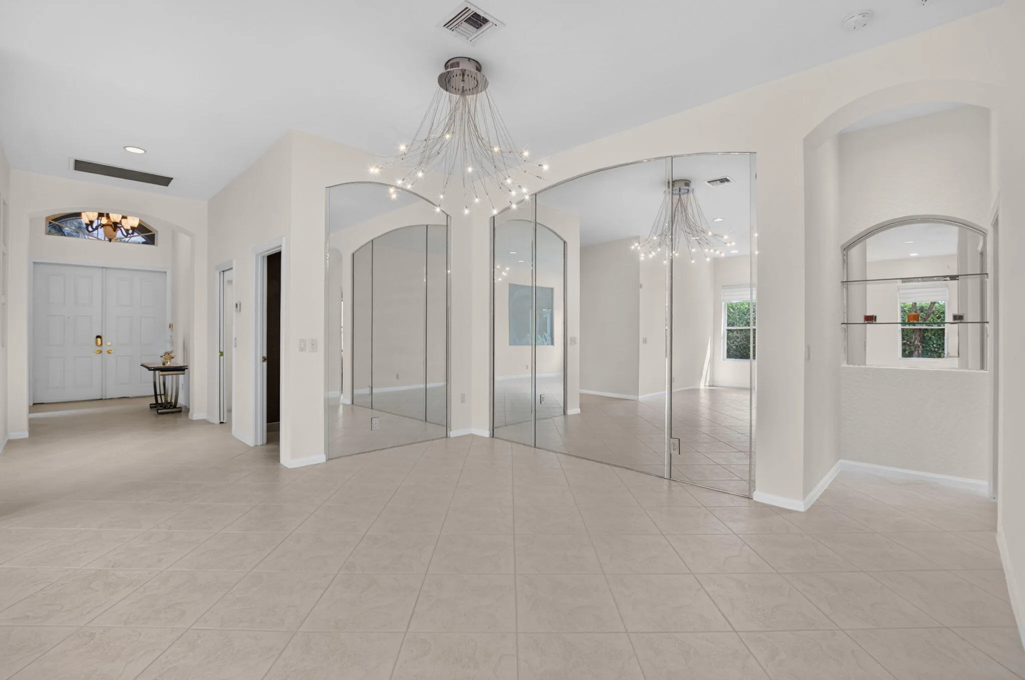 FORMAL DINING