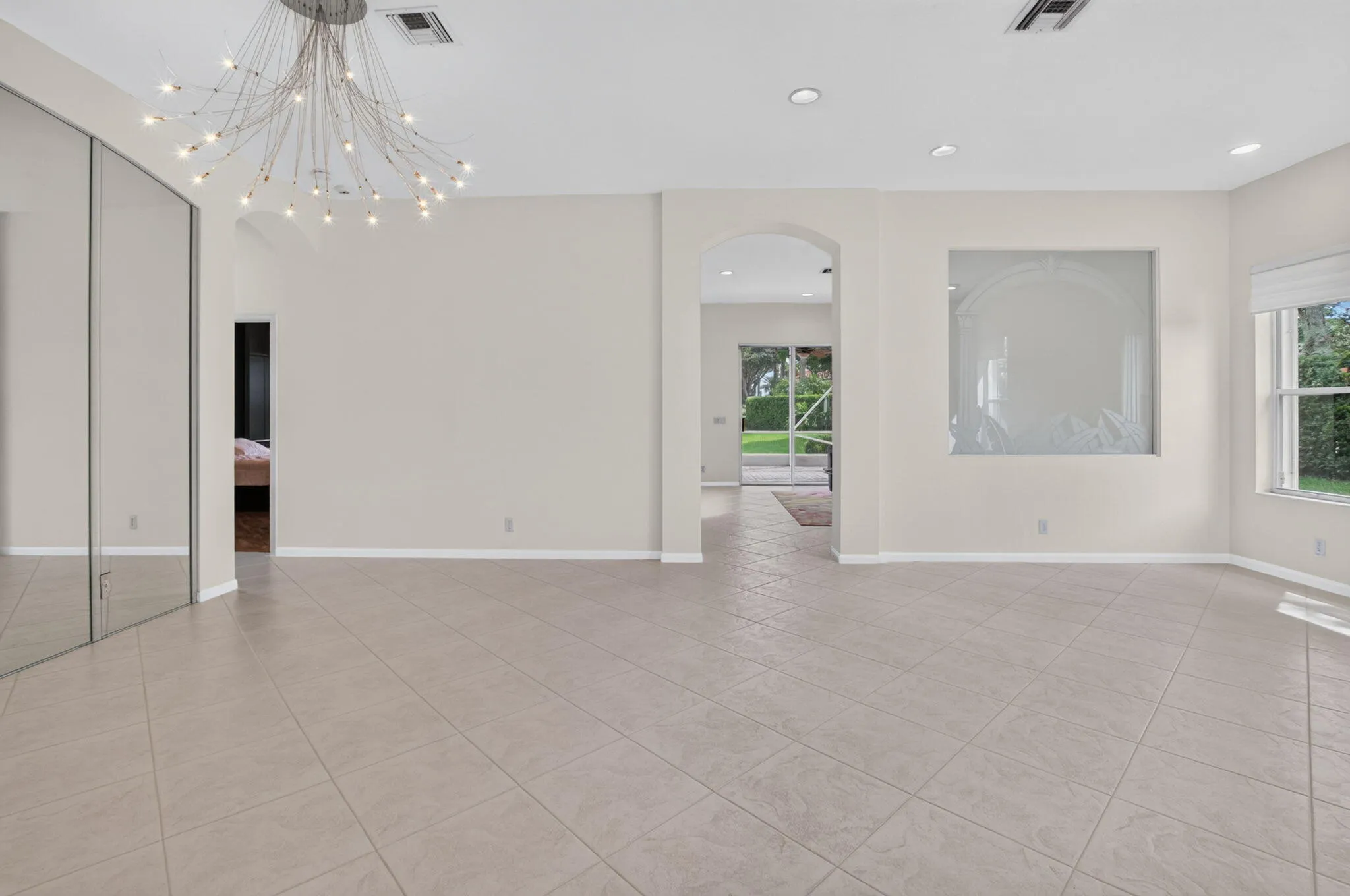 BRIGHT OPEN FLOOR PLAN