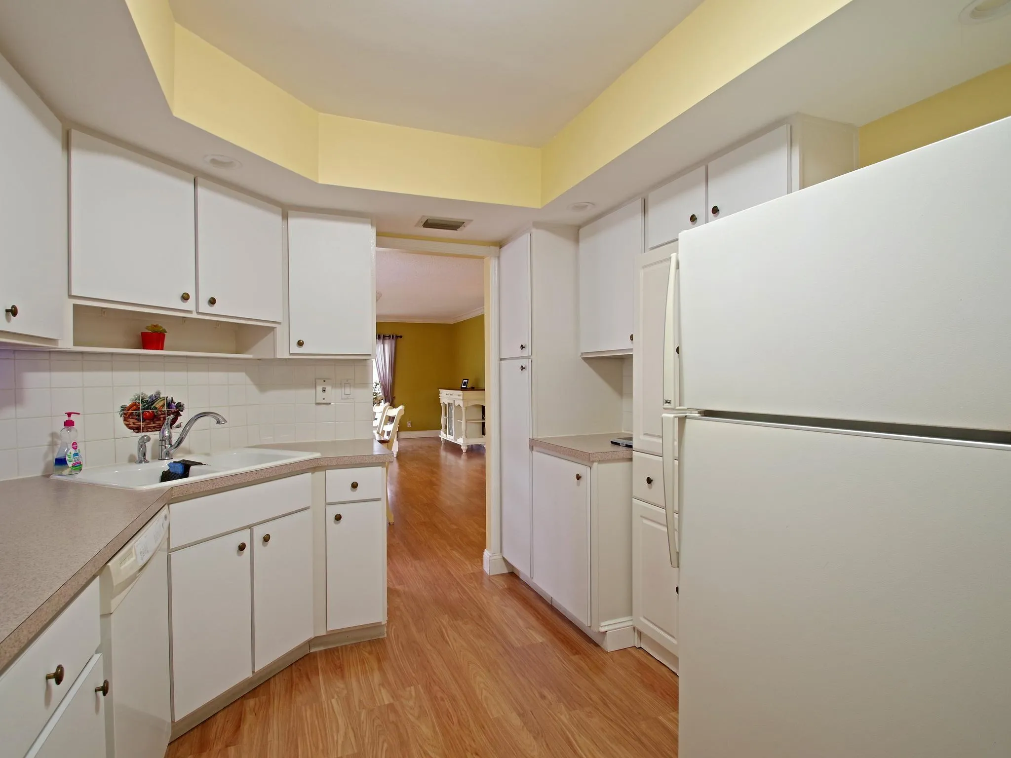 007-012-Kitchen-2048x1536