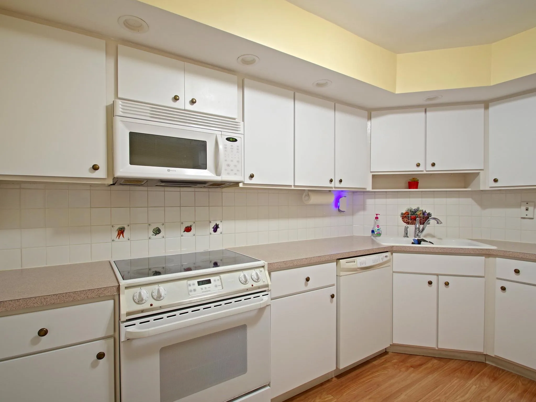 008-008-Kitchen-2048x1536