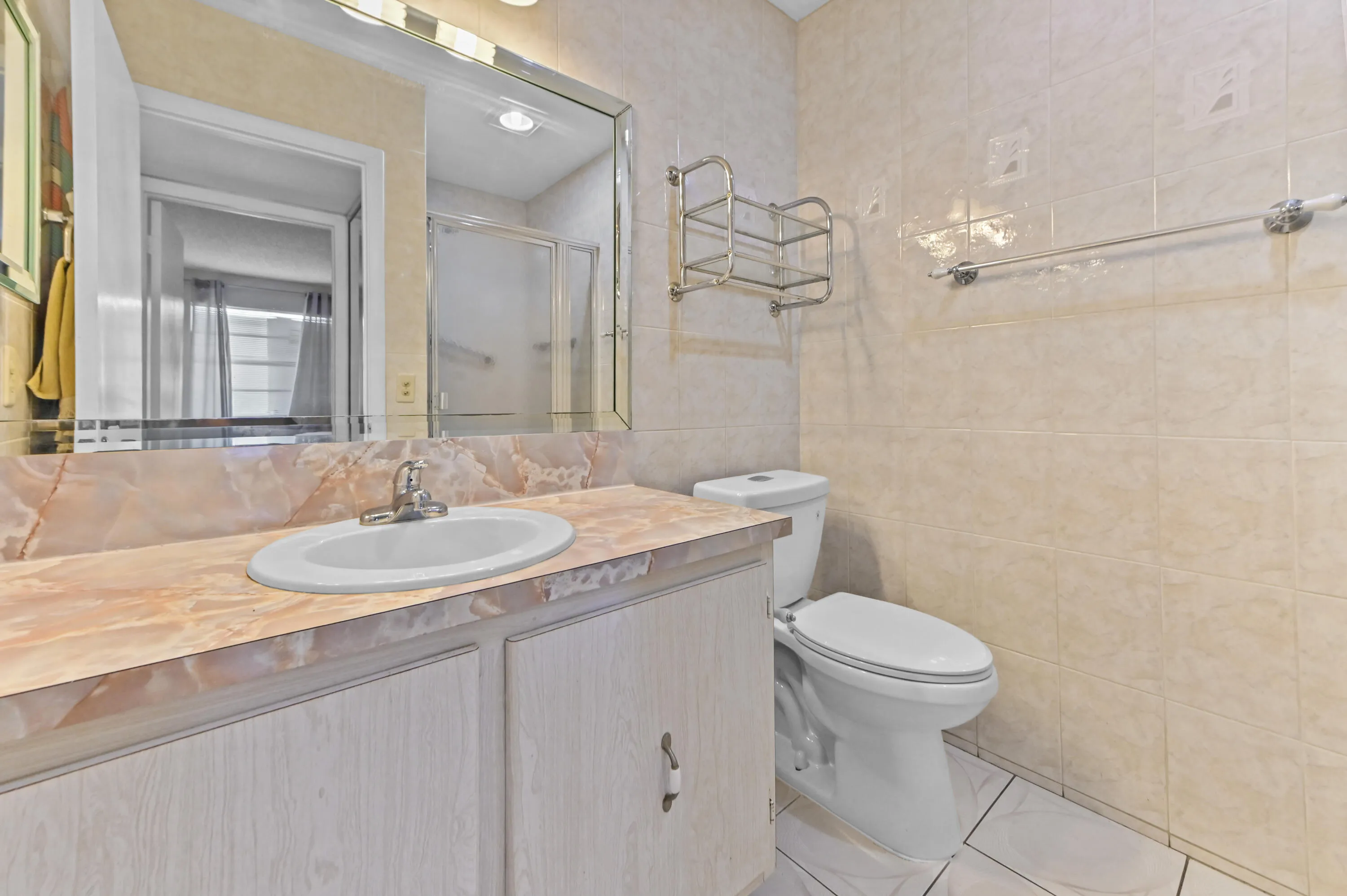 15 Bathroom 01