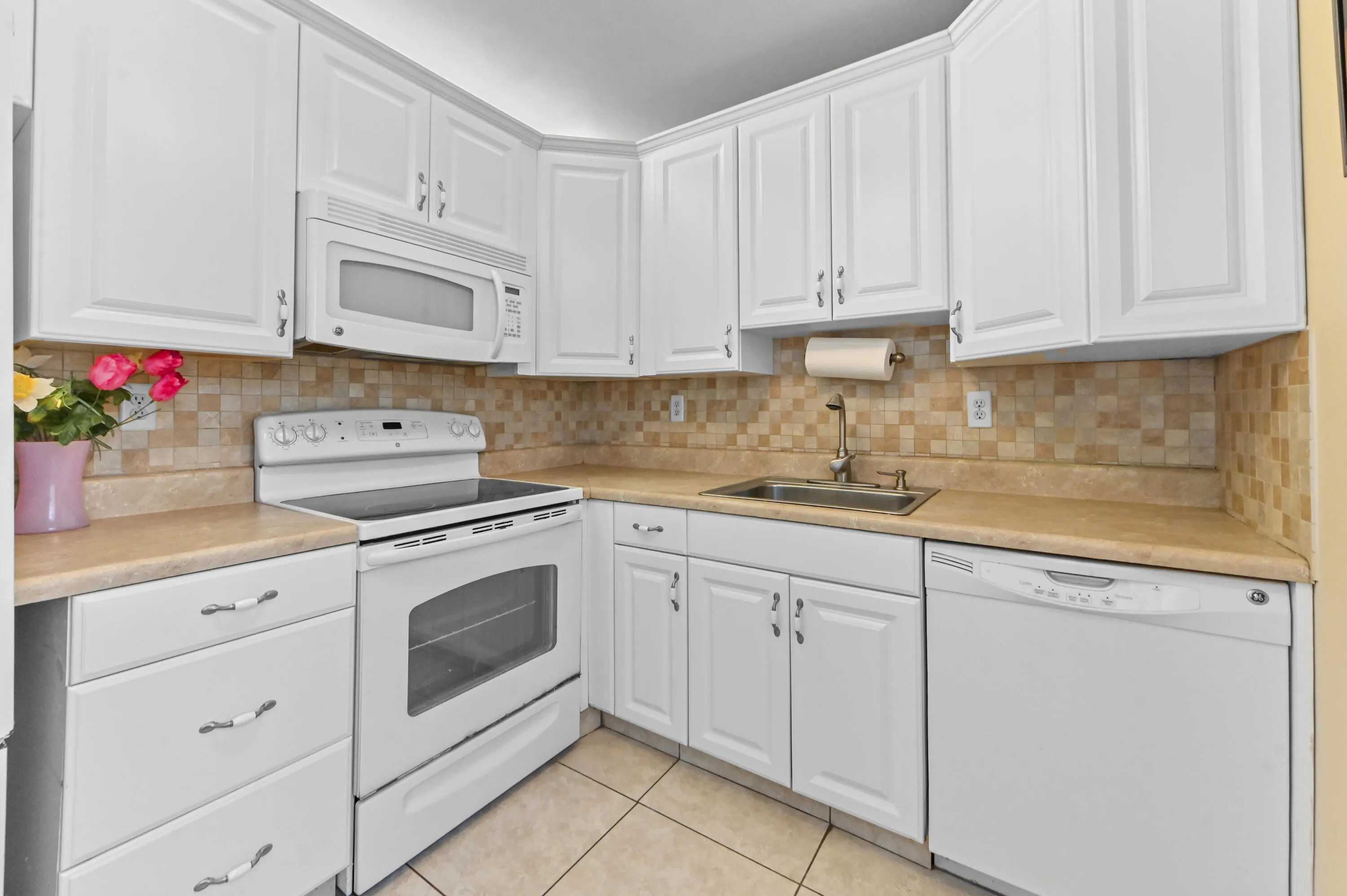 10 Kitchen 02
