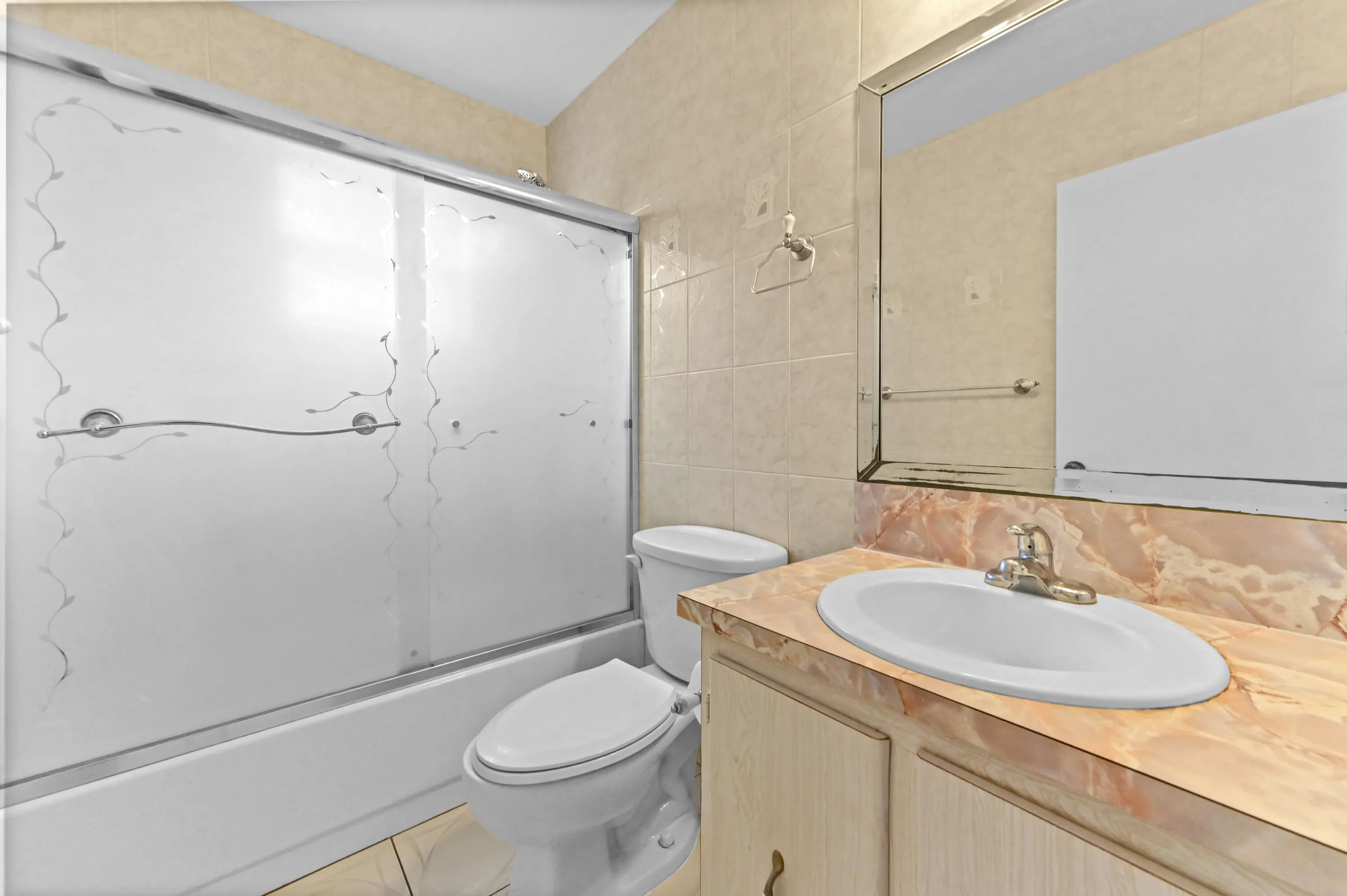 17 Bathroom 03
