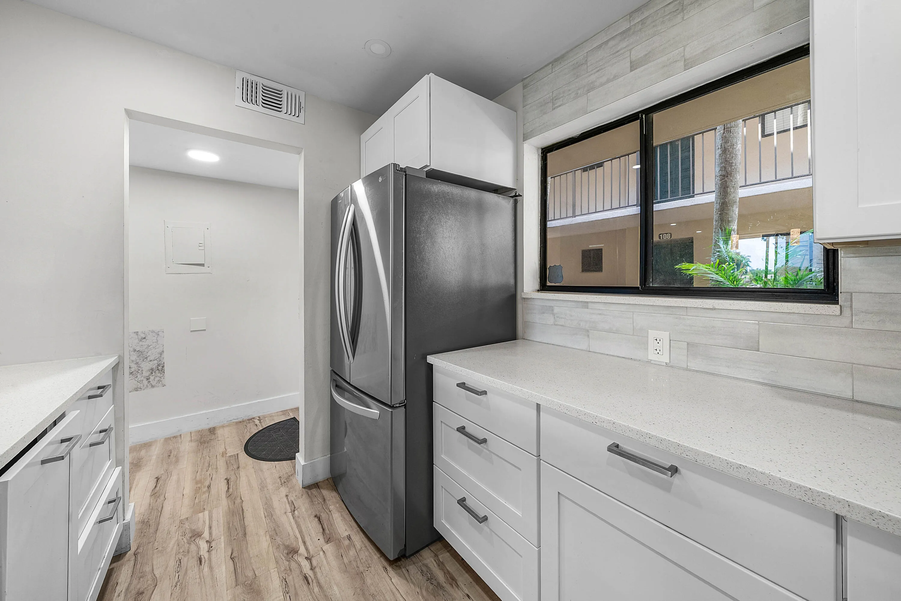 007-5190LasVerdesCircle-105-DelrayBeach-