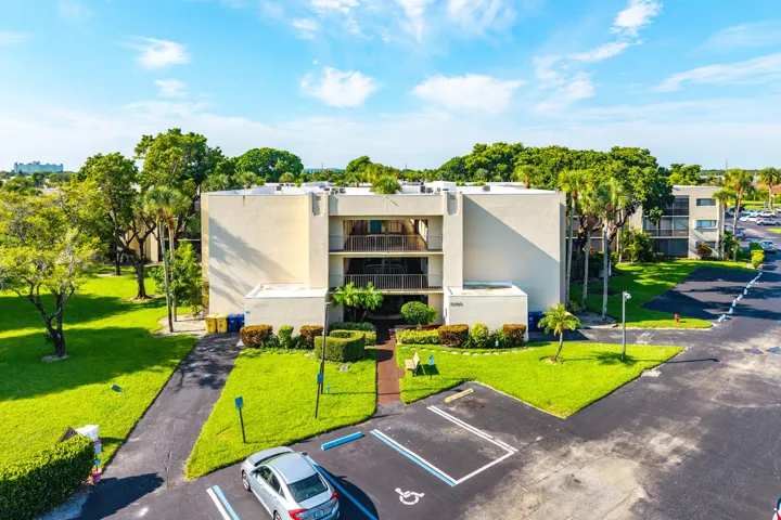 028-5190LasVerdesCircle-105-DelrayBeach-