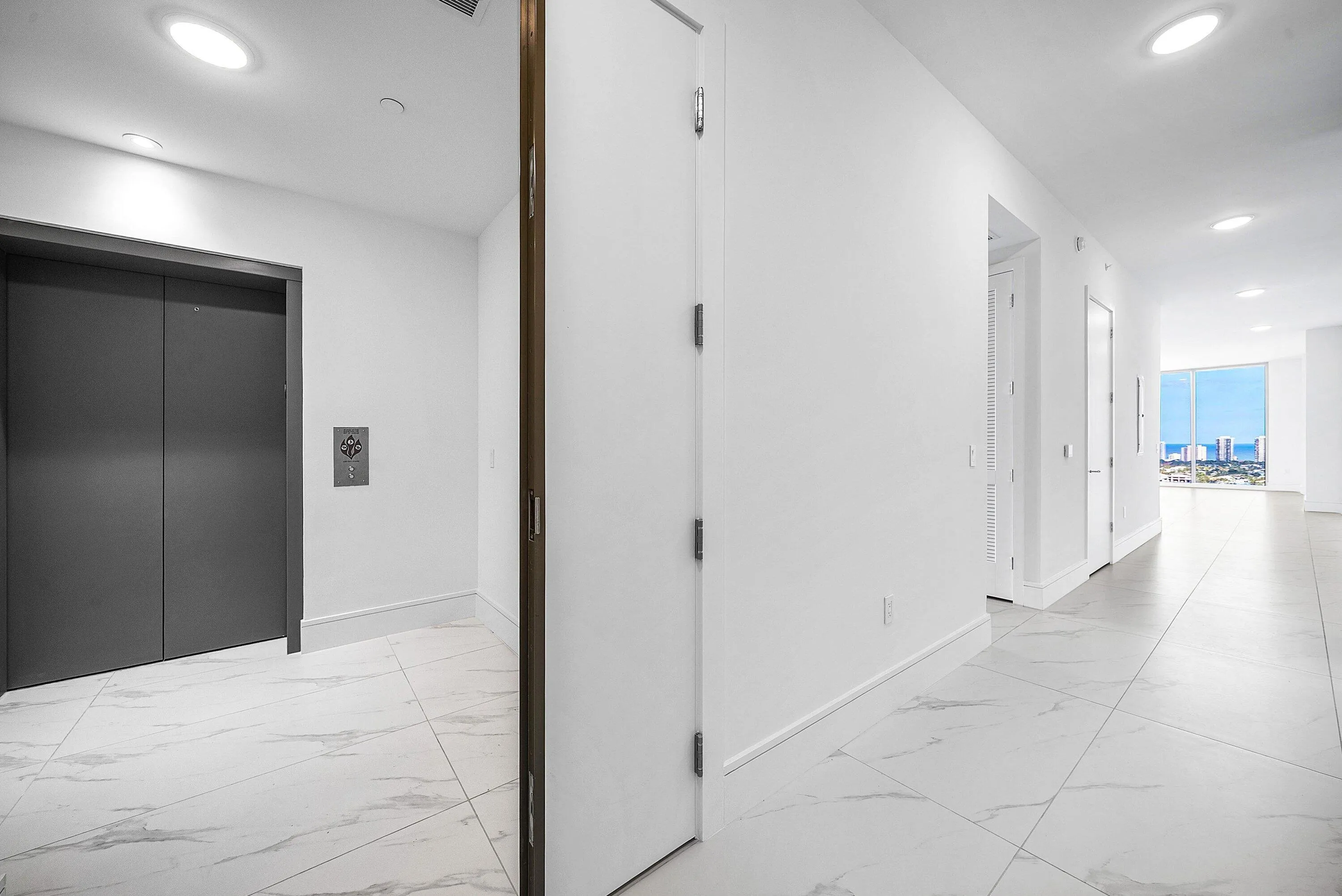 PRIVATE ELEVATOR FOYER
