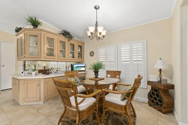 FORMAL DINING AREA