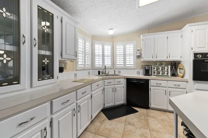 GREAT CABINET SPACE