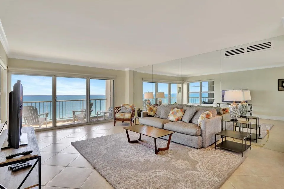 Amazing direct ocean view!