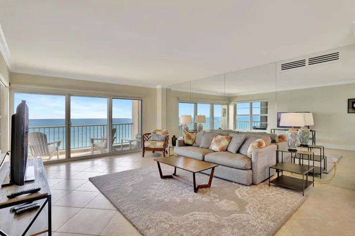 Amazing direct ocean view!