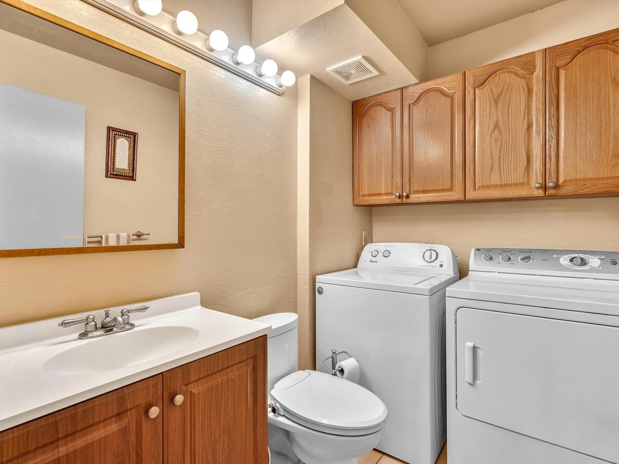 HALF BATH / LAUNDRY