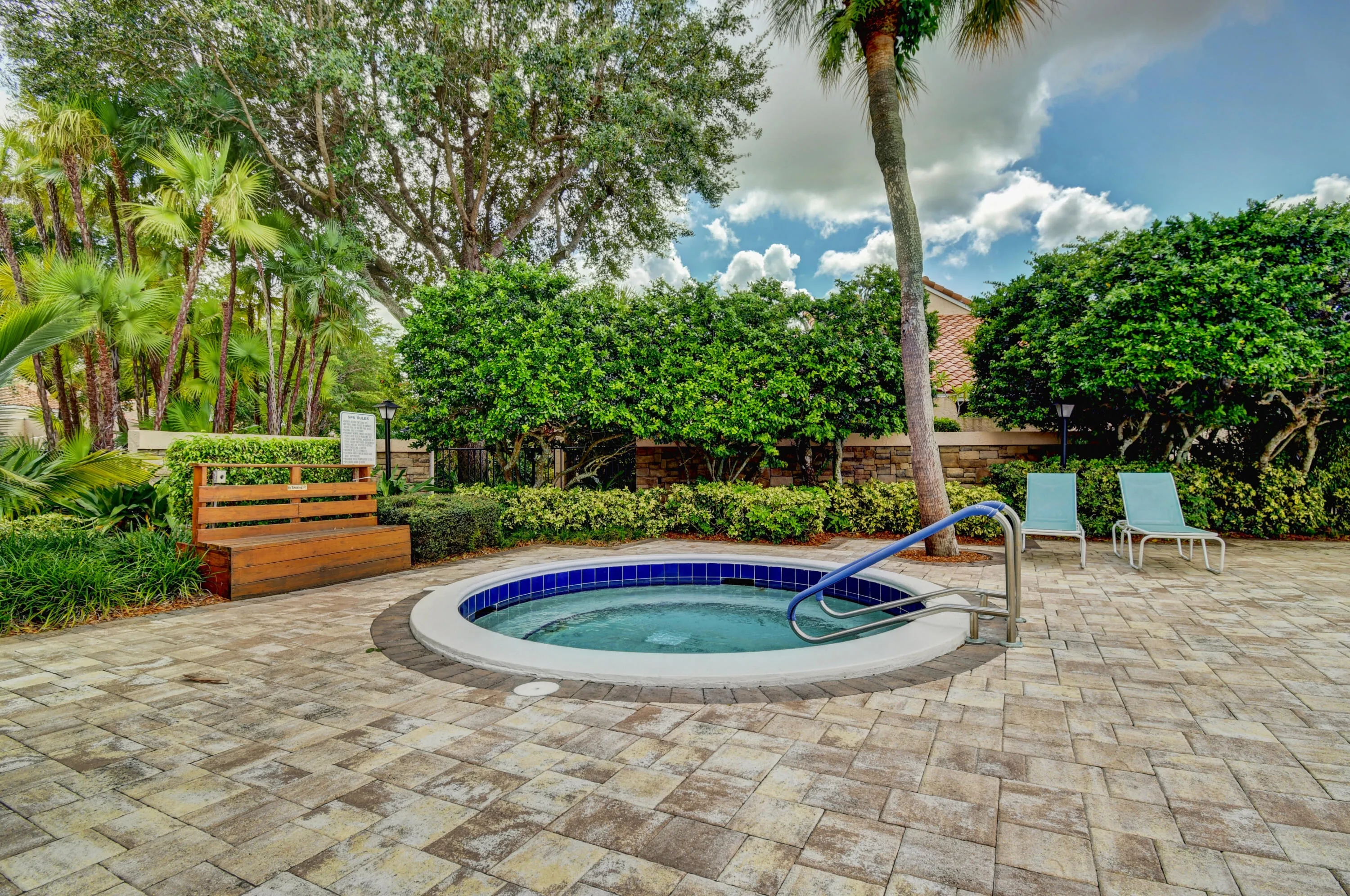 Meridiana pool area spa