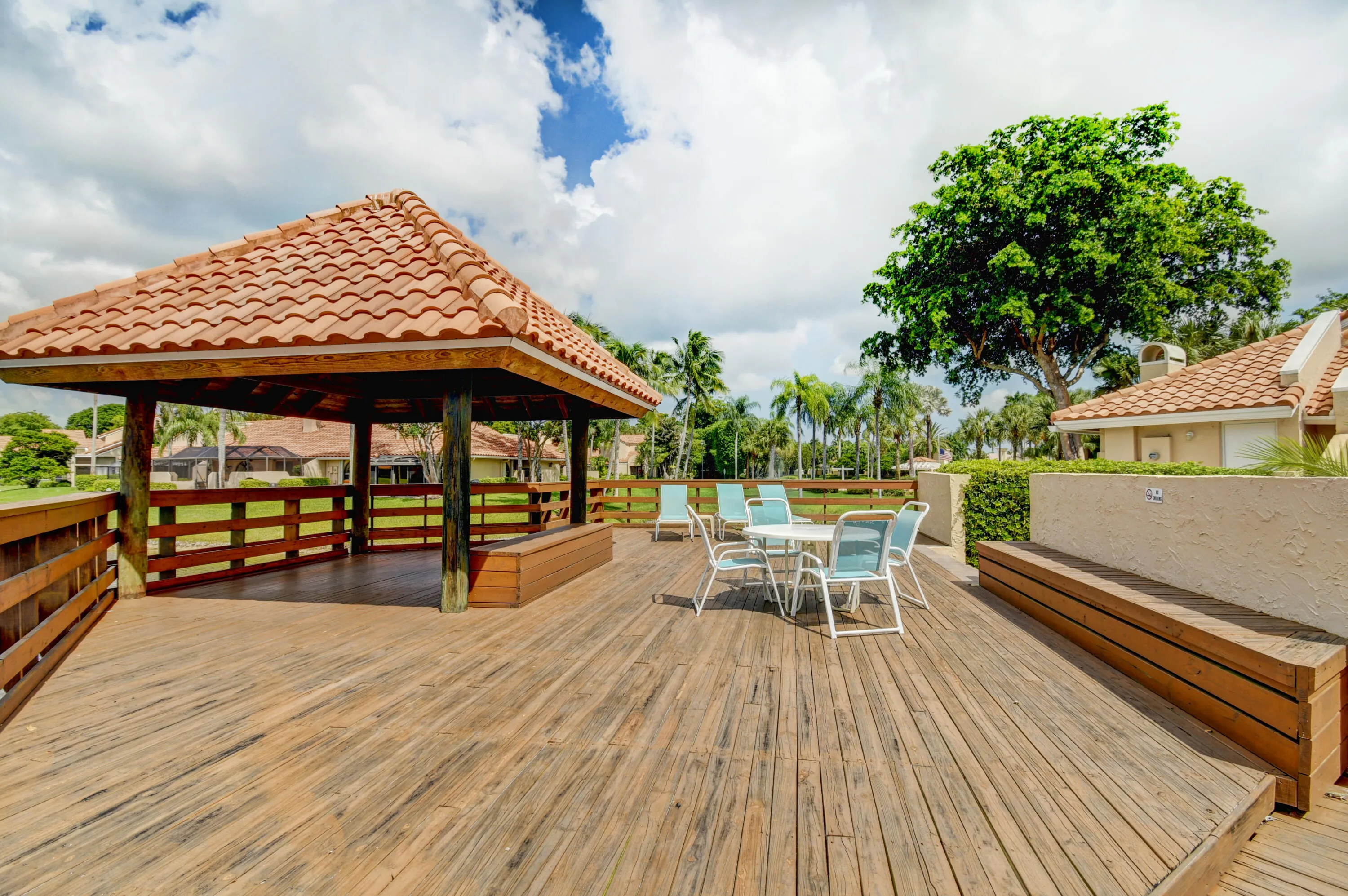 Meridiana pool area