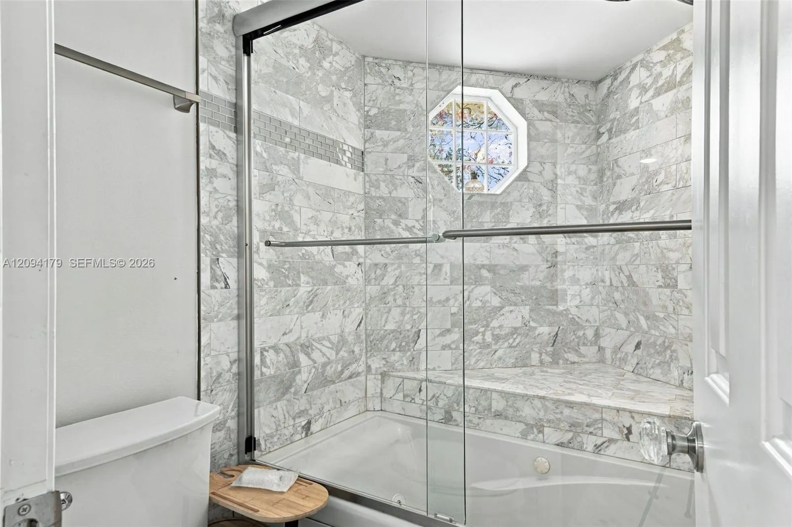 Master Bath w Spa Tub