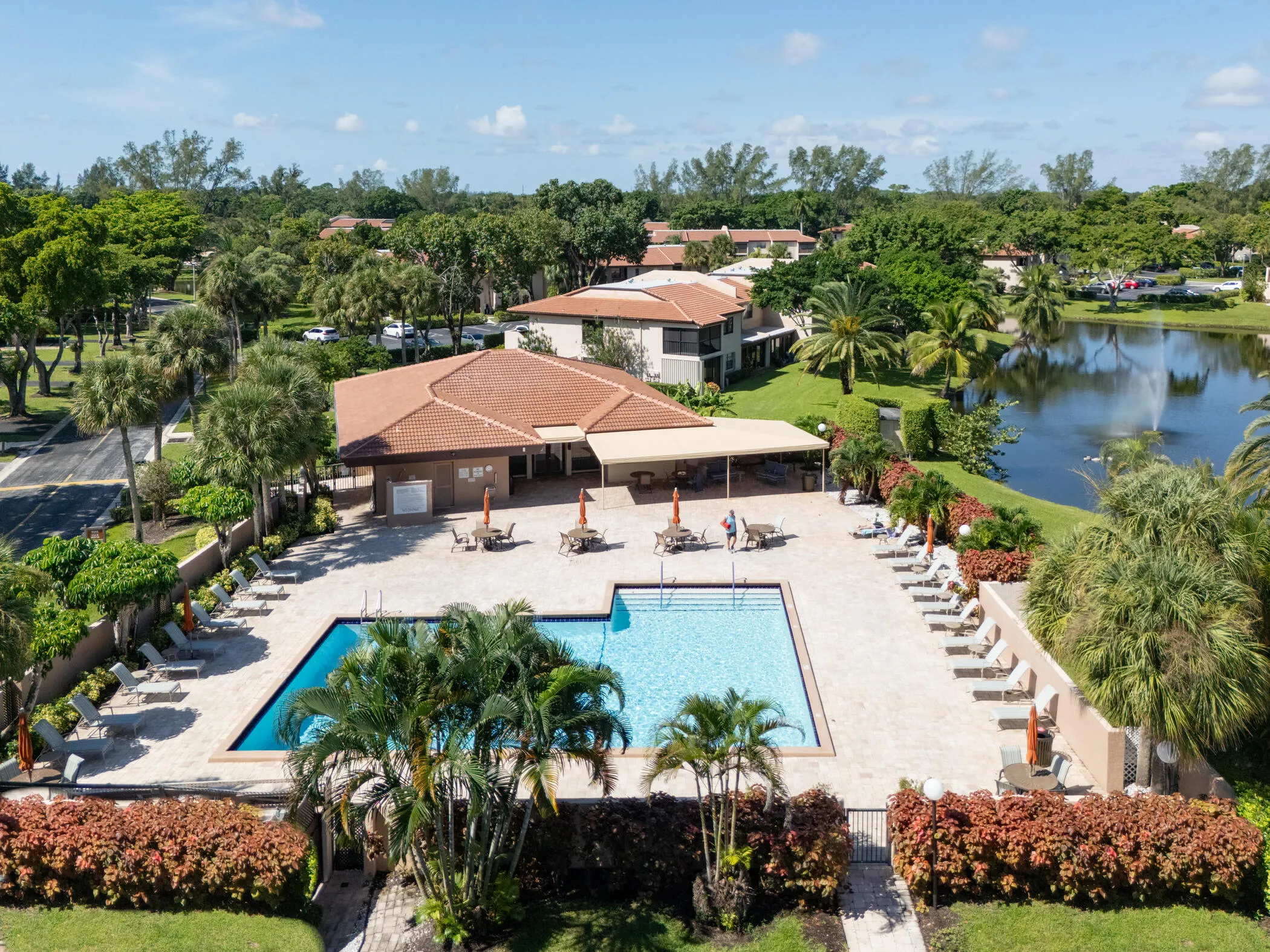 © Clark-9282 Vista Del Lago D-042