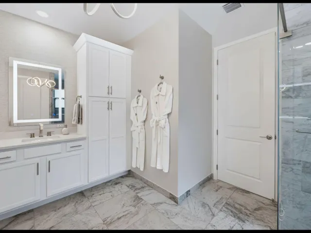 Owner En Suite with custom closet
