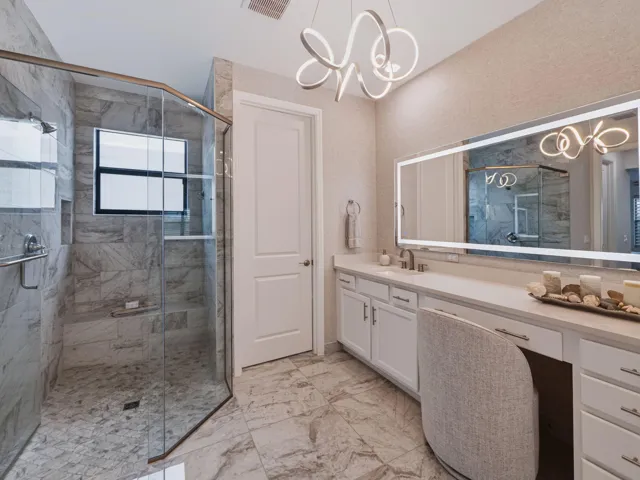 Owner En Suite with custom fixtures