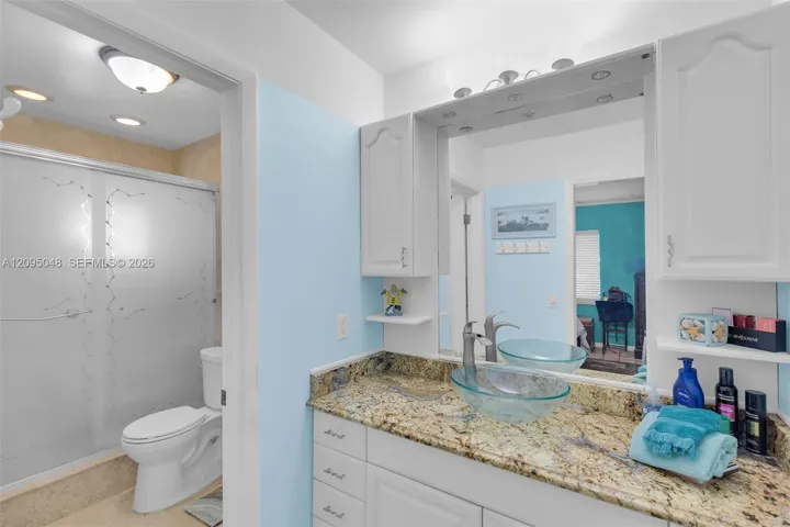 Main Bathroom Up