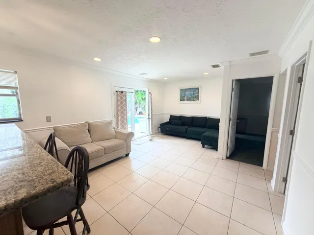 Living Kitchen 2
