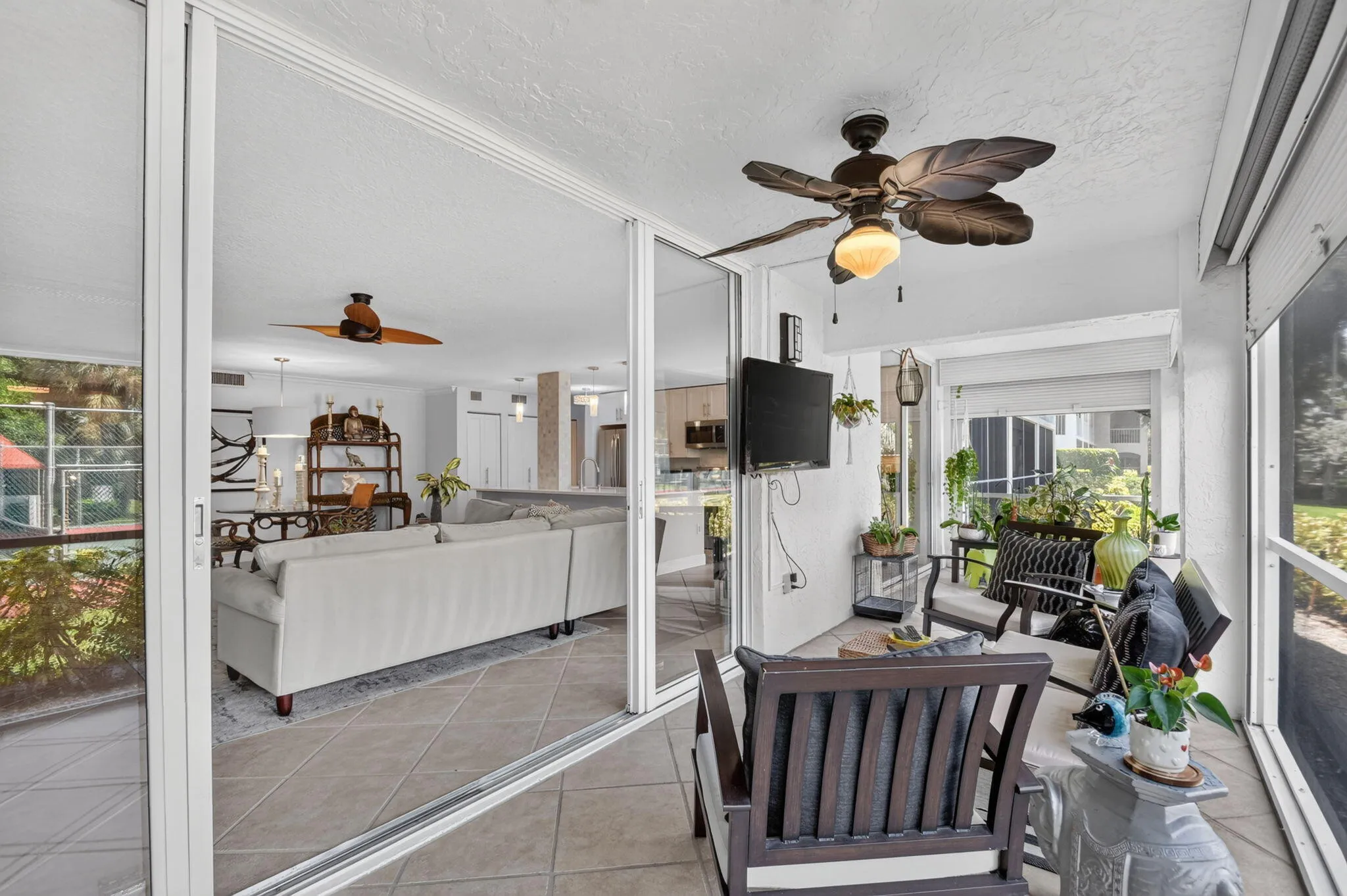 Roofed/screened patio